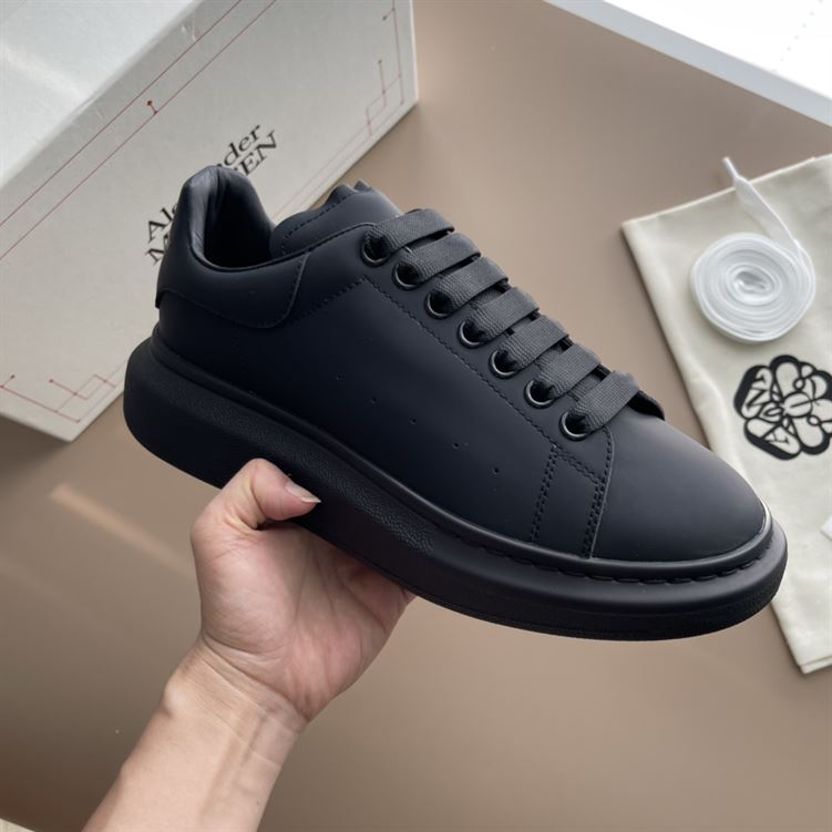 ALEXANDER MCQUEEN OVERSIZED SNEAKER BLACK SUEDE - ALD016