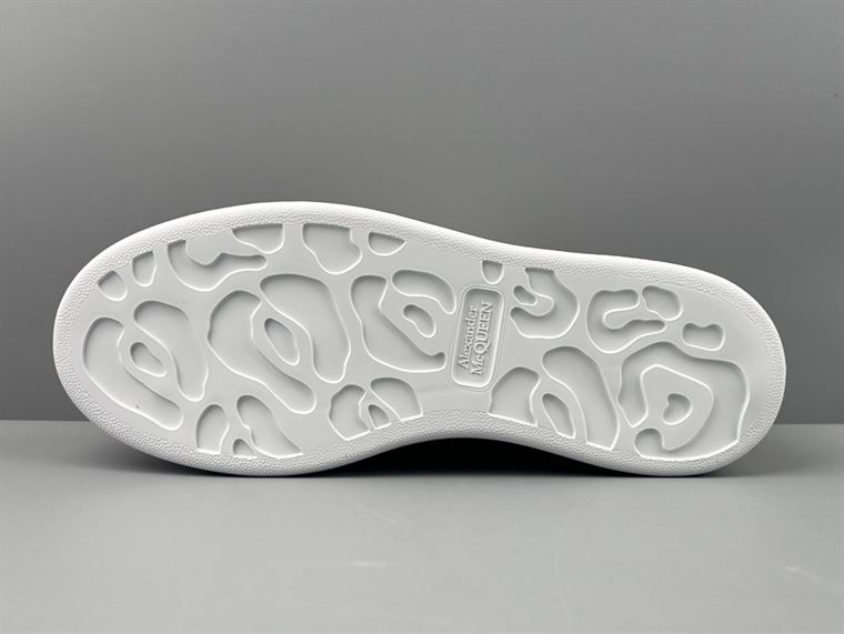 ALEXANDER MCQUEEN OVERSIZED SNEAKER IN BLACK/WHITE/RED - ALD037