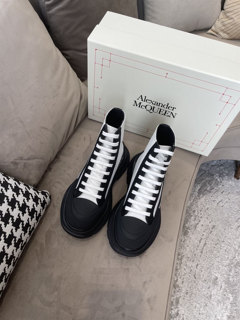 ALEXANDER MCQUEEN TREAD SLICK HIGH-TOP SNEAKERS - ALD035