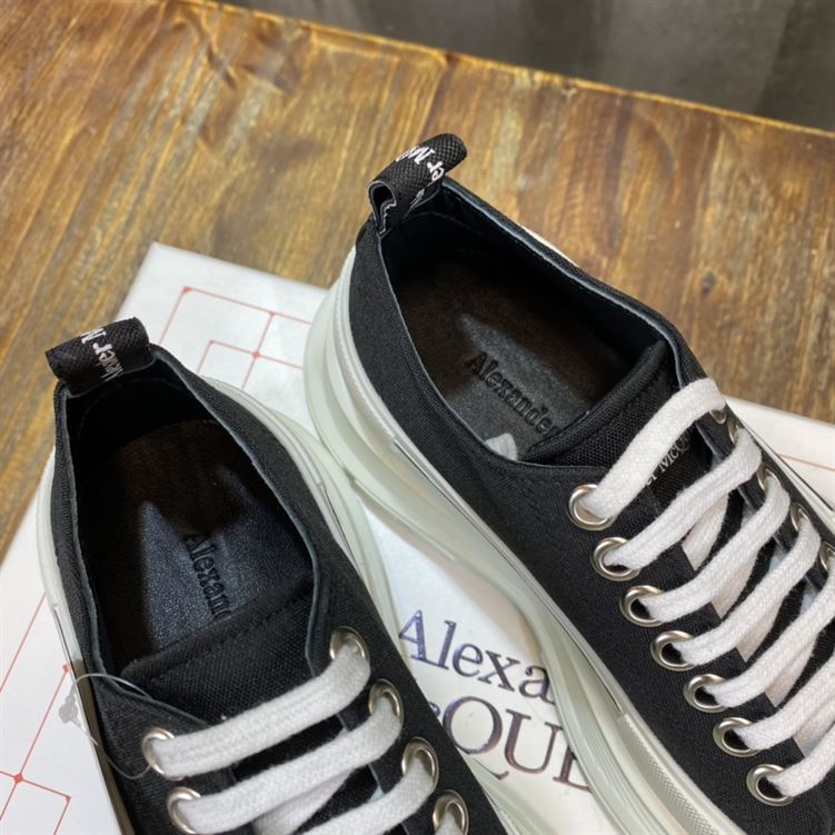 ALEXANDER MCQUEEN TREAD SLICK LOW TOP SNEAKER - ALD010