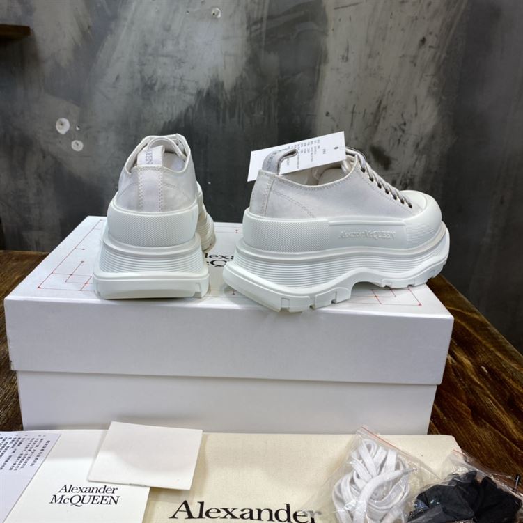 ALEXANDER MCQUEEN TREAD SLICK LOW TOP SNEAKER - ALD011