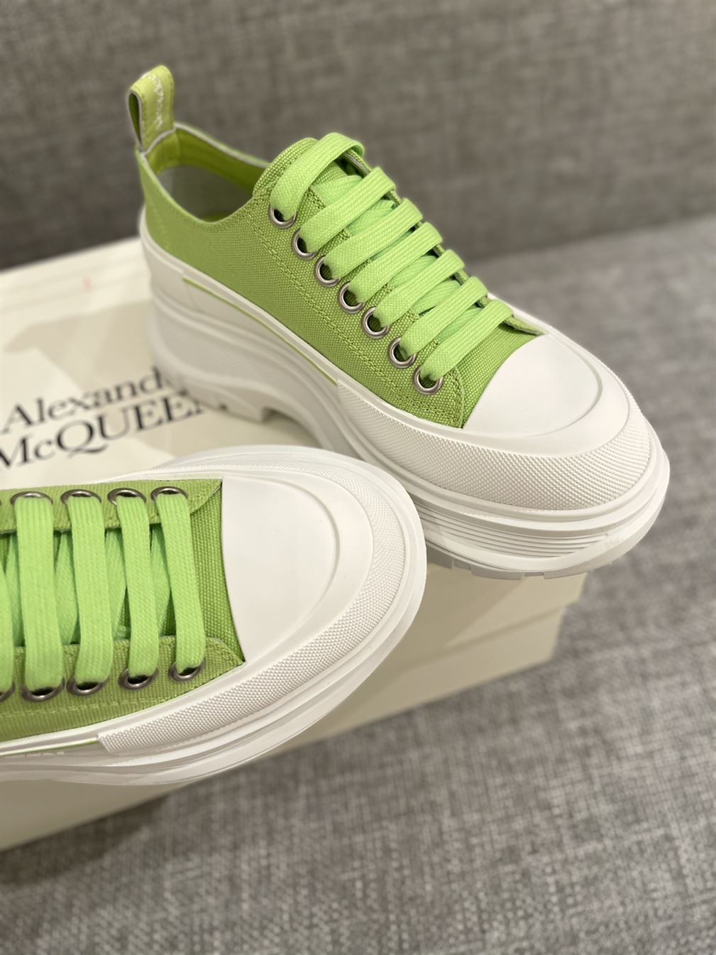 ALEXANDER MCQUEEN TREAD SLICK LOW-TOP SNEAKERS - ALD030