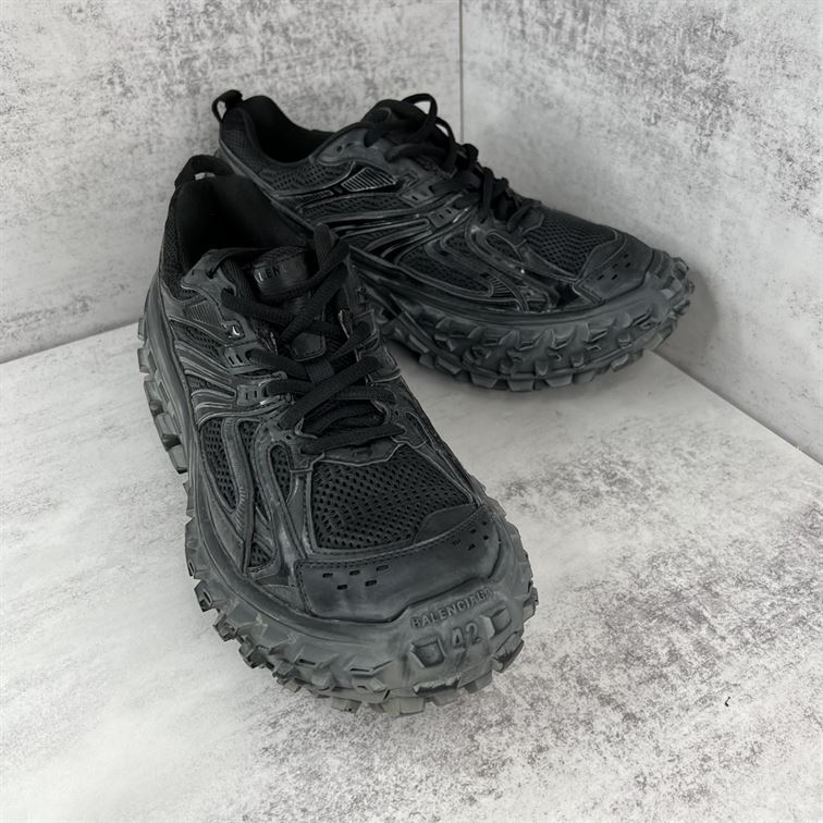 BALENCIAGA DEFENDER SNEAKER IN BLACK - BLA045