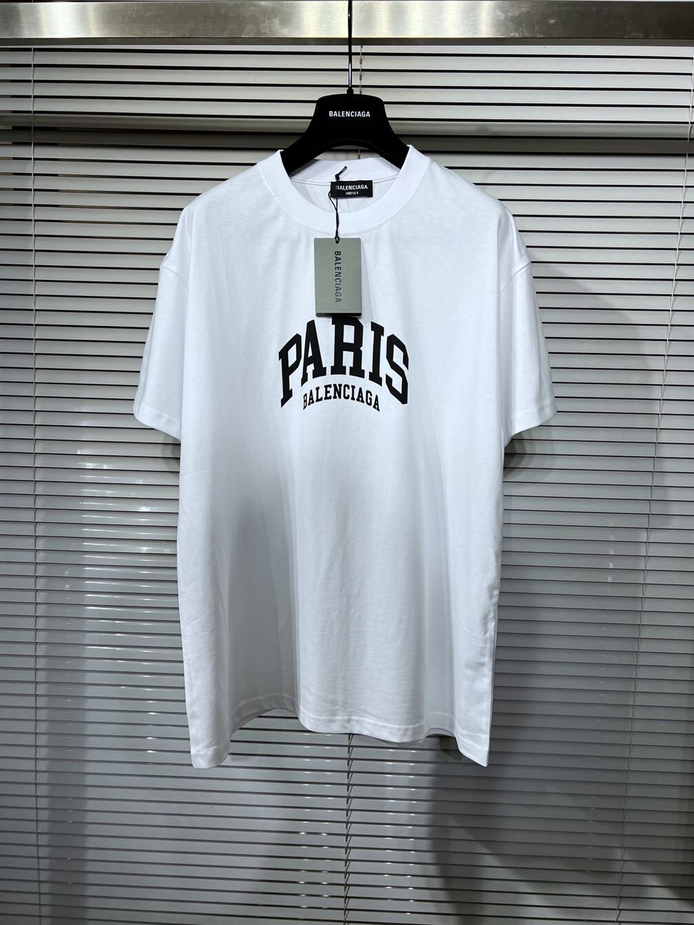 BALENCIAGA MEN'S CITIES PARIS T-SHIRT MEDIUM FIT IN WHITE - BAS008