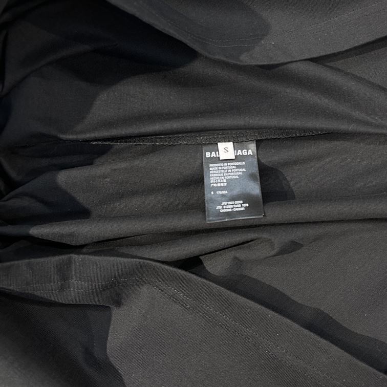 BALENCIAGA MEN'S COLLEGE T-SHIRT MEDIUM FIT IN BLACK - BAS010