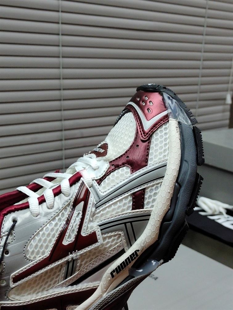 BALENCIAGA RUNNER SNEAKER IN GREY - BLA055