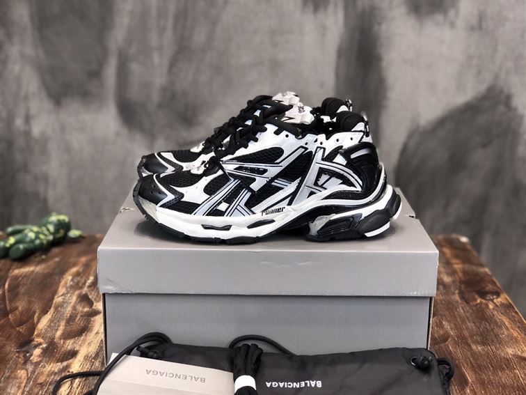 BALENCIAGA RUNNER SNEAKERS IN BLACK AND WHITE MESH AND NYLON - BLA008