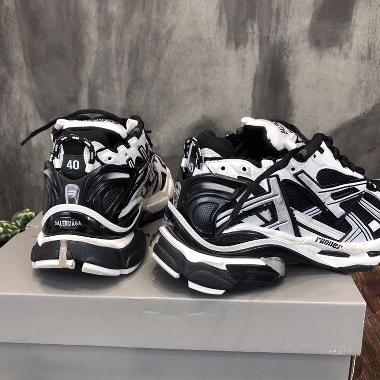 BALENCIAGA RUNNER SNEAKERS IN BLACK AND WHITE MESH AND NYLON - BLA008