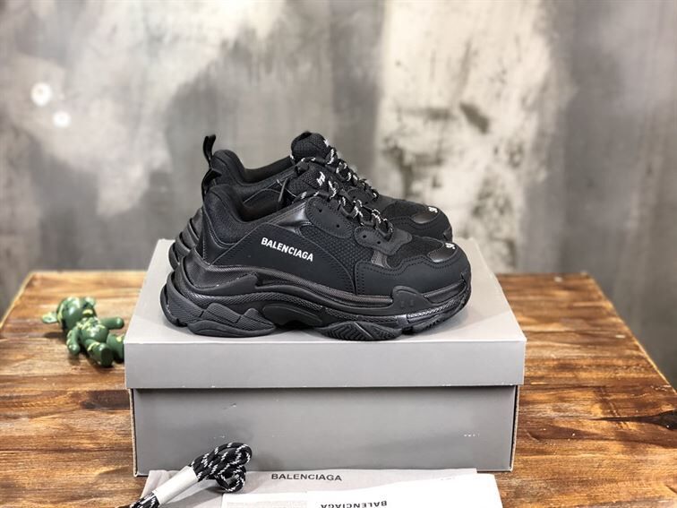 BALENCIAGA TRIPLE S FULL BLACK - BLA011