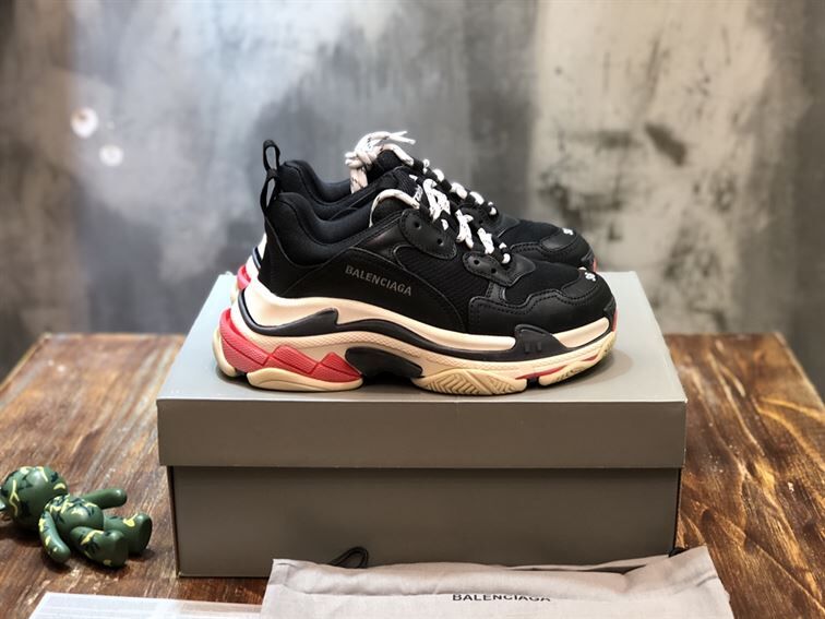 BALENCIAGA TRIPLE S IN BLACK - BLA028