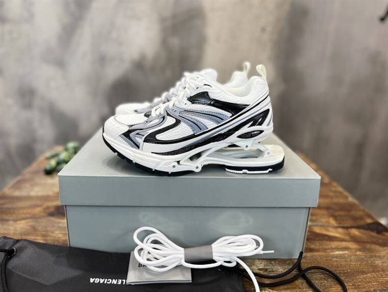 BALENCIAGA X-PANDER SNEAKER IN OFF WHITE - BLA042