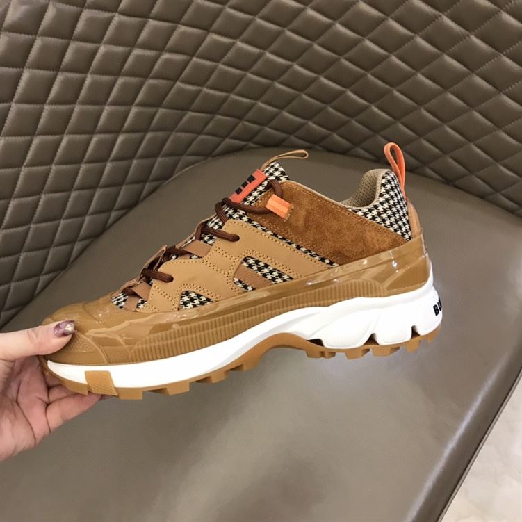BURBERRY ARTHUR SNEAKERS IN BROWN- BBR005