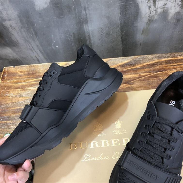 BURBERRY BLACK KINGDOM PRINT SNEAKERS - BBR030