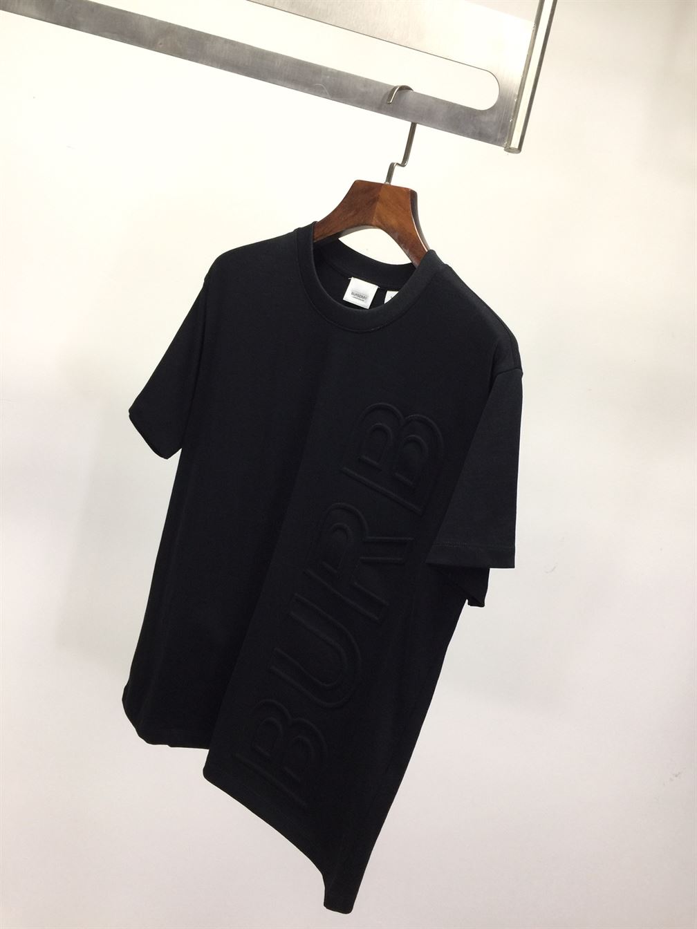 BURBERRY EMBOSSED LOGO COTTON OVERSIZED T-SHIRT - BRS025