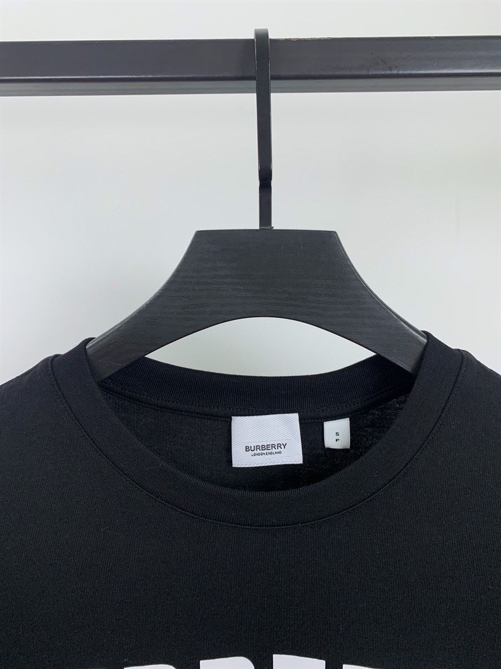 BURBERRY LOGO PRINT COTTON T-SHIRT IN BLACK - BRS008