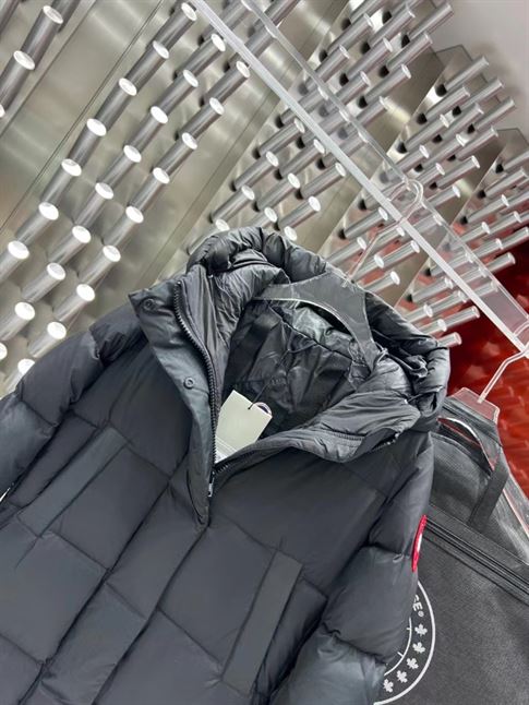 CANADA GOOSE LONG PUFFER COAT - CN22