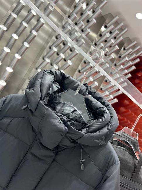 CANADA GOOSE LONG PUFFER COAT - CN22