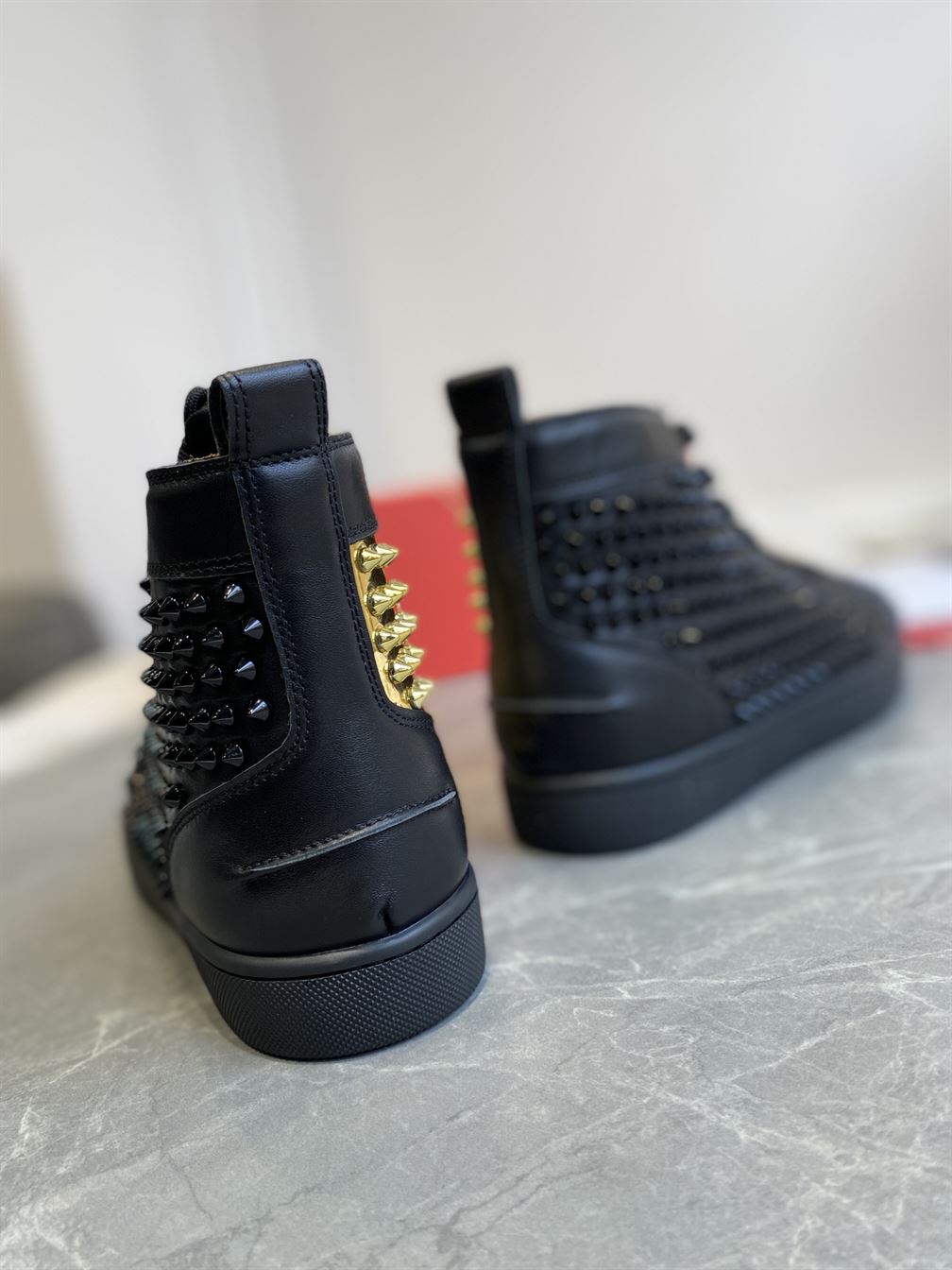 CHRISTIAN LOUBOUTIN HIGH TOP SNEAKER - CLS017