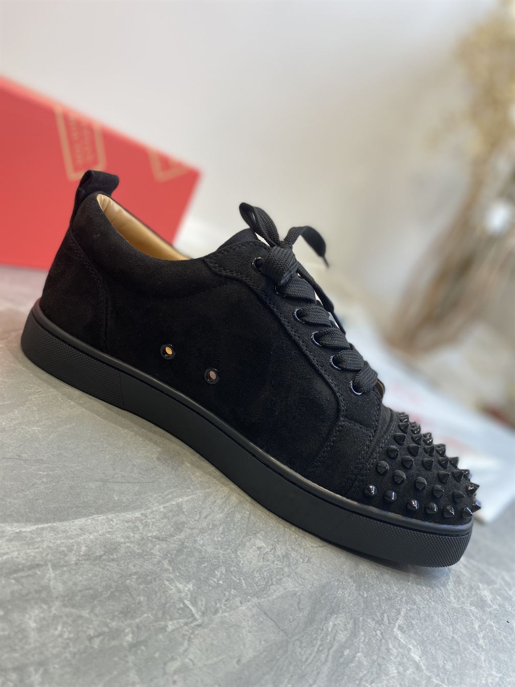 CHRISTIAN LOUBOUTIN LOW TOP SNEAKER - CLS001