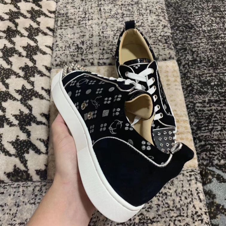 CHRISTIAN LOUBOUTIN LOW TOP SNEAKER - CLS003