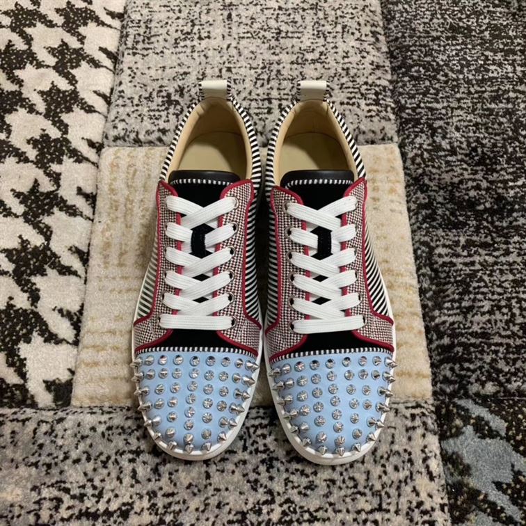 CHRISTIAN LOUBOUTIN LOW TOP SNEAKER - CLS015