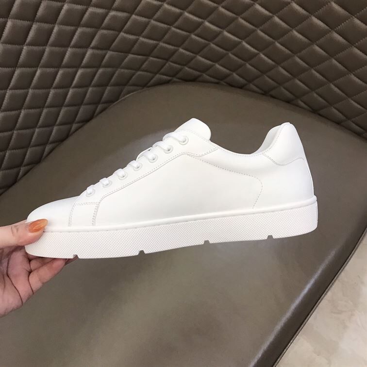 CHRISTIAN LOUBOUTIN LOW TOP SNEAKER - CLS018