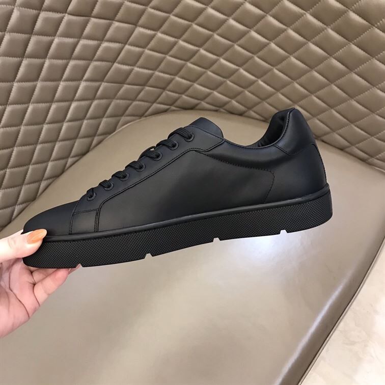 CHRISTIAN LOUBOUTIN LOW TOP SNEAKER - CLS021