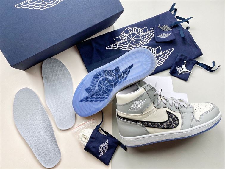 DIOR AIR JORDAN 1 HIGH OG - DO061