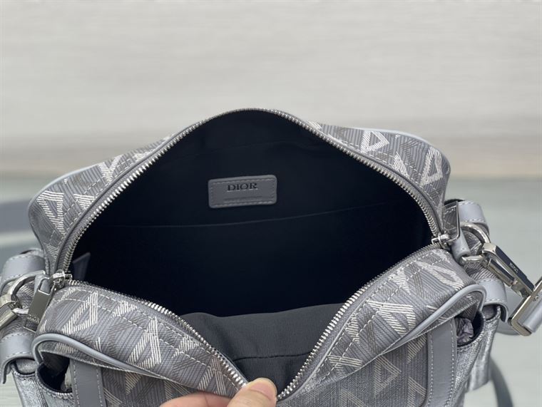 DIOR HIT THE ROAD MESSENGER BAG - DIO034