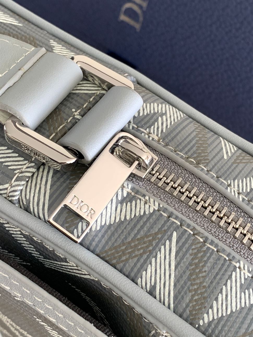 DIOR HIT THE ROAD VERTICAL POUCH - DIO046