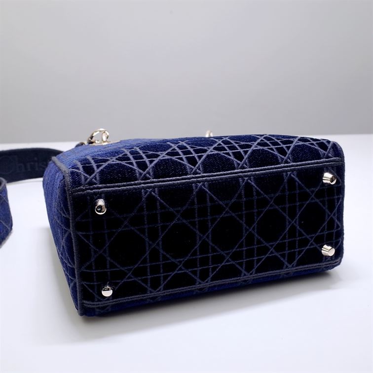 DIOR LAUNCHES NEW LADY D-LITE BAG IN VELVET