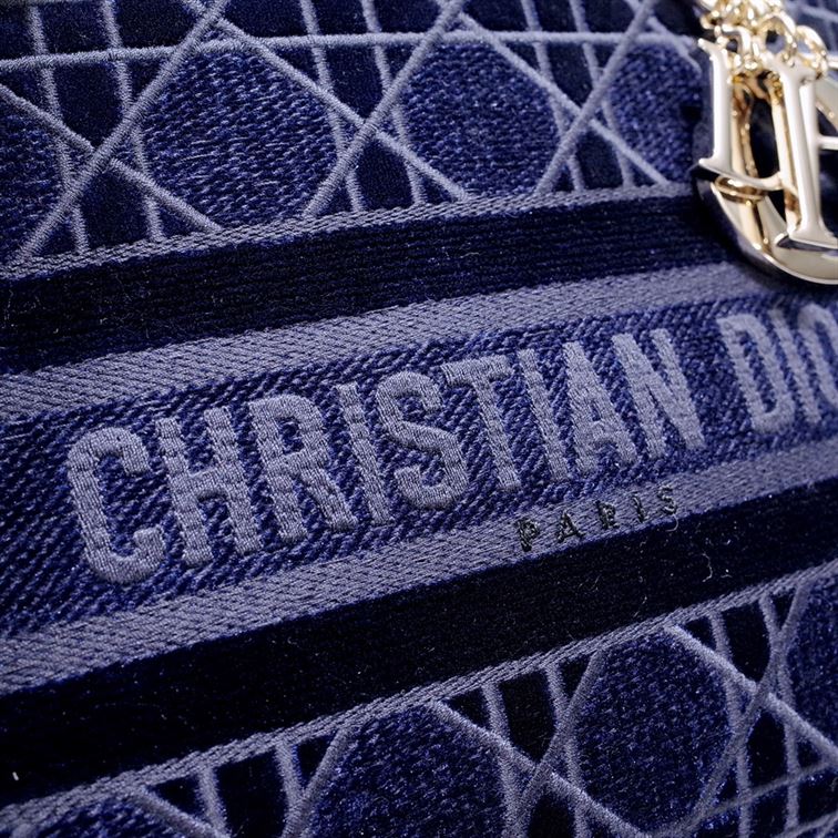 DIOR LAUNCHES NEW LADY D-LITE BAG IN VELVET