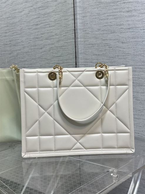 DIOR MEDIUM DIOR ESSENTIAL TOTE BAG WHITE