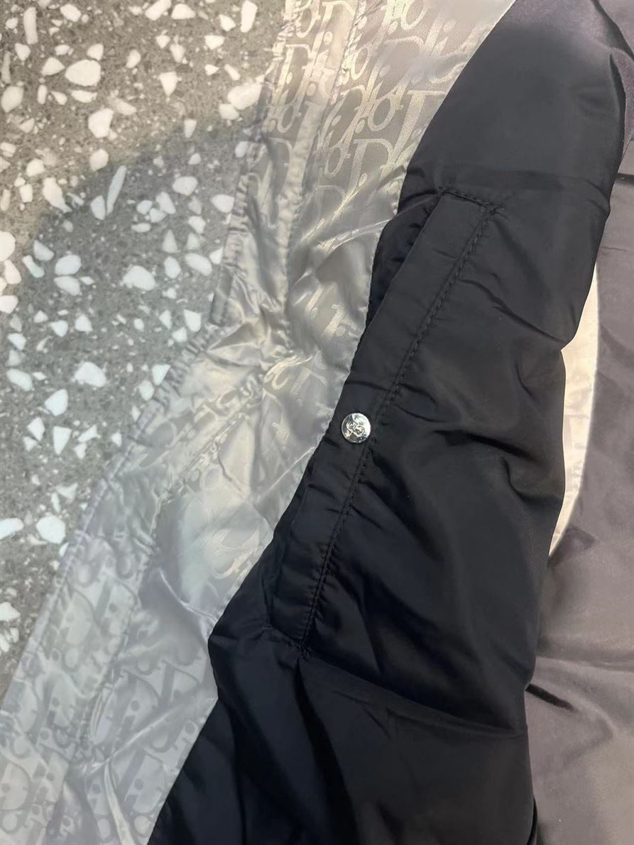 DIOR OBLIQUE SLEEVELESS DOWN JACKET - DRC015