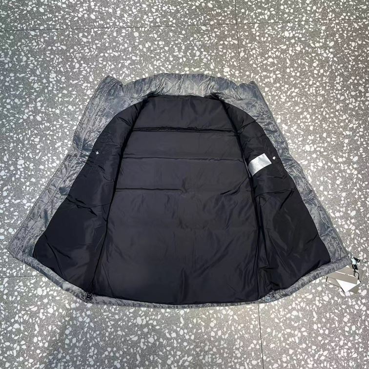 DIOR OBLIQUE SLEEVELESS DOWN JACKET - DRC016