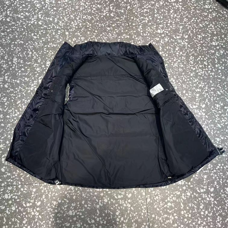 DIOR SLEEVELESS DOWN JACKET - DRC018