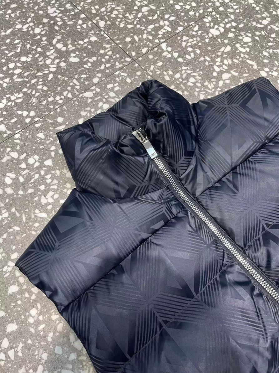 DIOR SLEEVELESS DOWN JACKET - DRC018