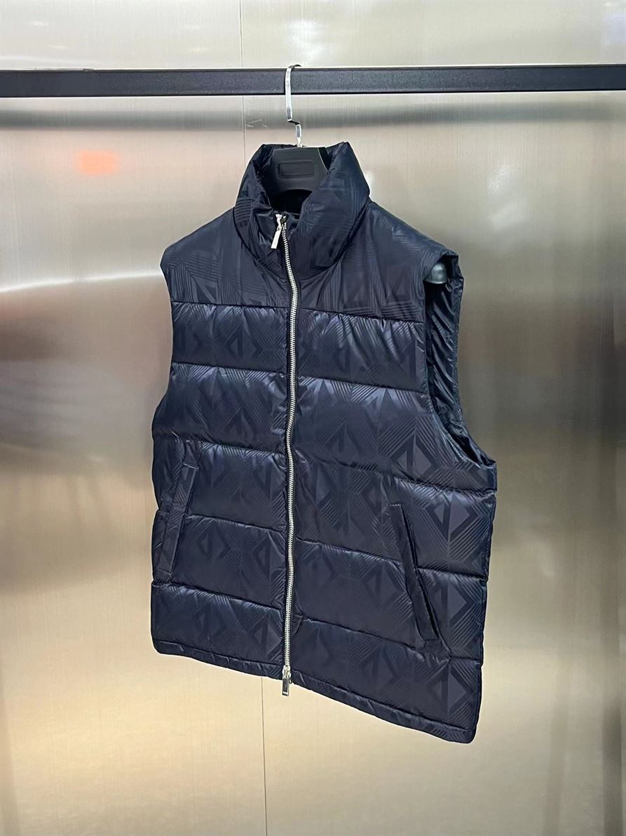 DIOR SLEEVELESS DOWN JACKET - DRC018