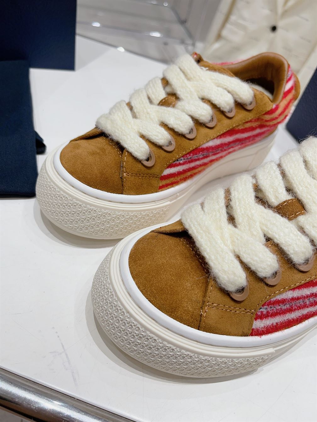 DIOR TEARS B33 SNEAKER LIMITED AND NUMBERED EDITION - DO137