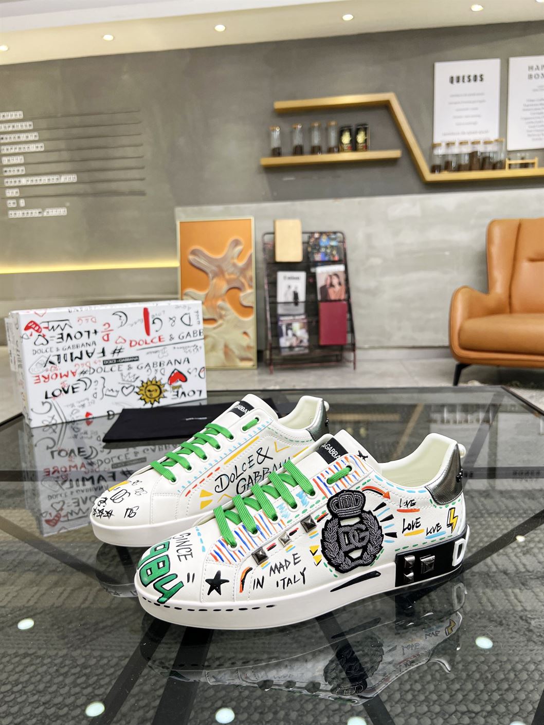 DOLCE & GABBANA GRAFFITI PRINT LOW-TOP SNEAKERS – DG023