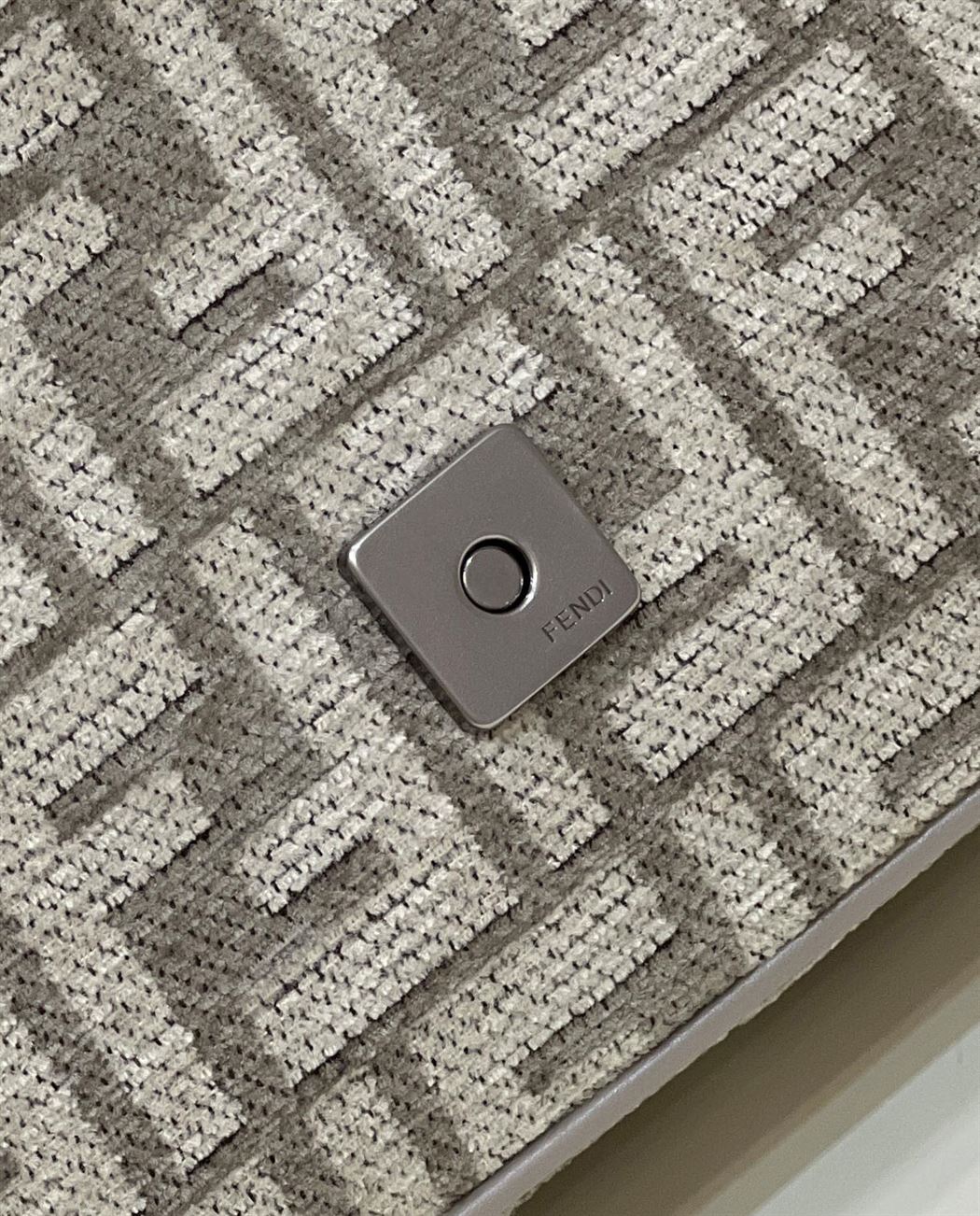 FENDI BAGUETTE CHAIN MIDI DARK GREY