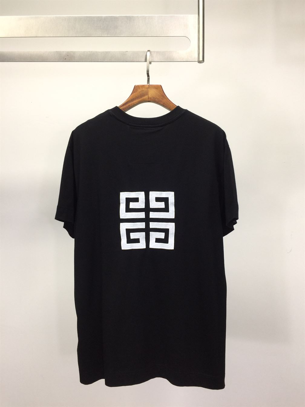 GIVENCHY 4G EMBROIDERED SLIM FIT T-SHIRT IN BLACK - GTS005