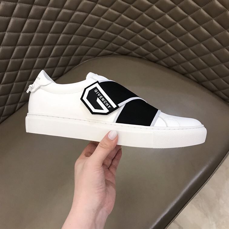 GIVENCHY ELASTICATED LOGO STRAP SNEAKERS - GVC004