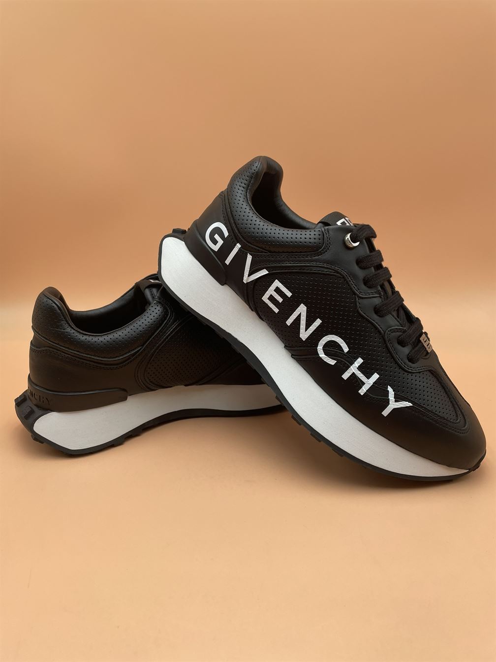 GIVENCHY RUNNER SNEAKERS IN PERFORATED LEATHER - GVC003