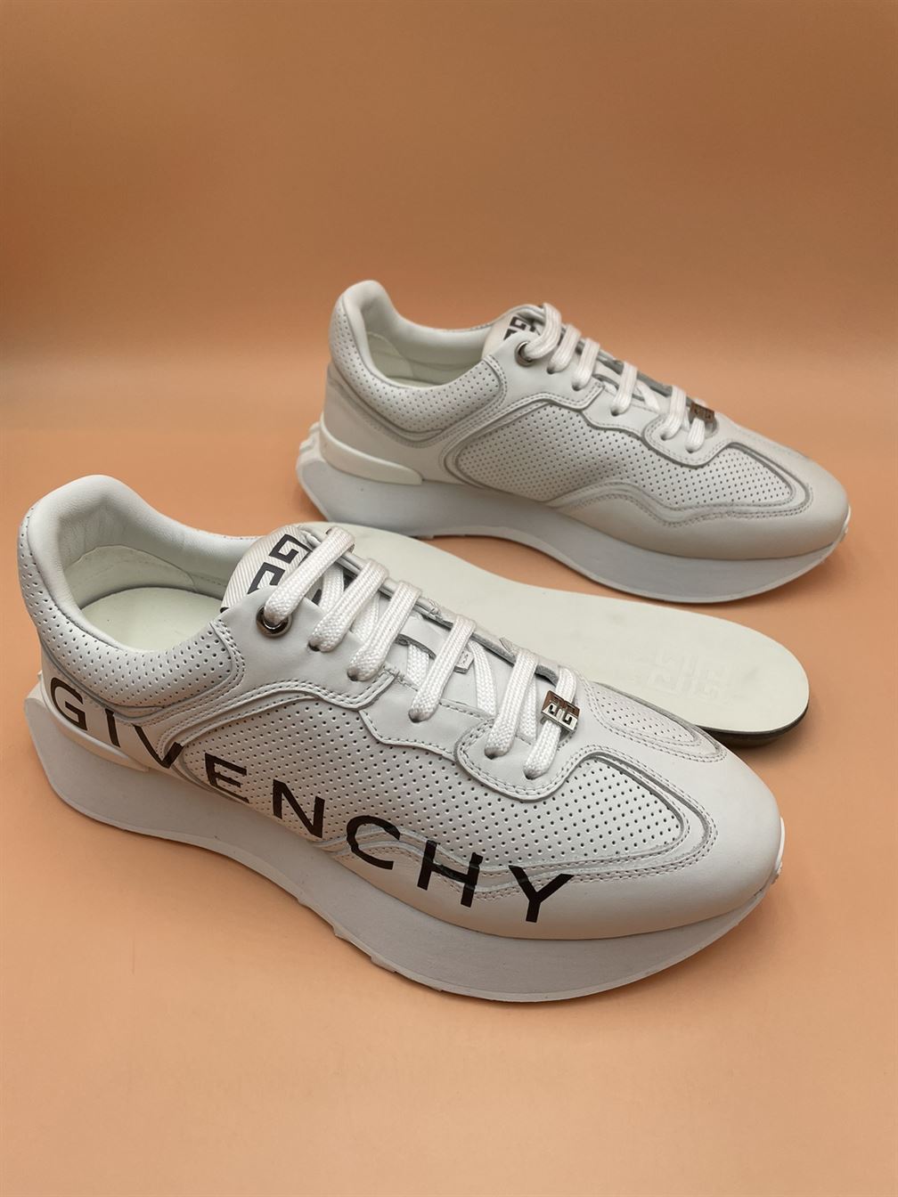 GIVENCHY RUNNER SNEAKERS IN PERFORATED LEATHER - GVC006