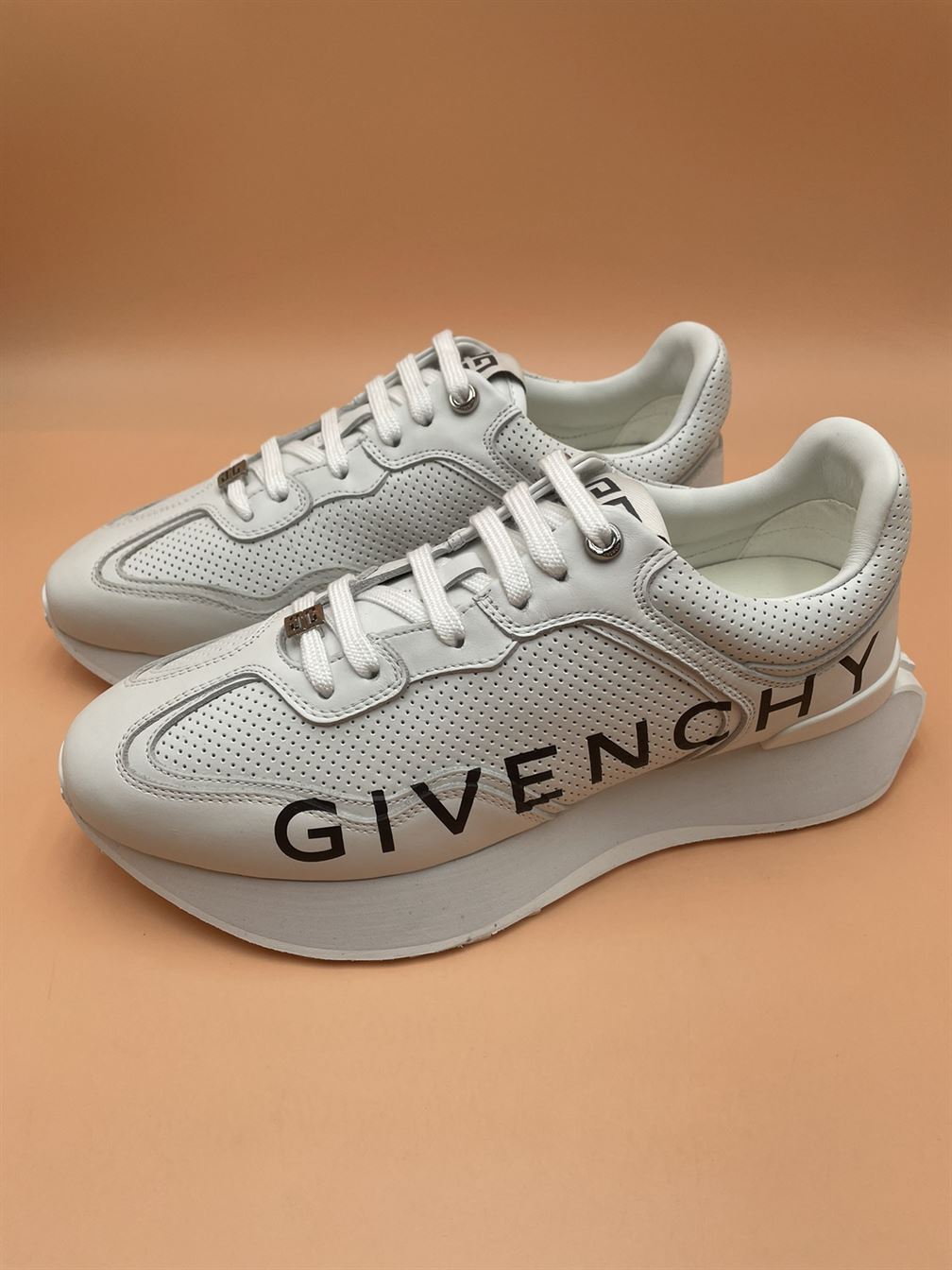 GIVENCHY RUNNER SNEAKERS IN PERFORATED LEATHER - GVC006
