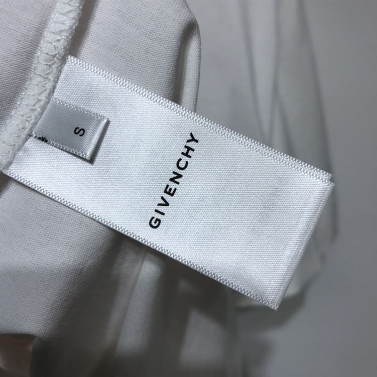 GIVENCHY SLIM FIT T-SHIRT IN JERSEY WITH TAG EFFECT PRINT - GTS001