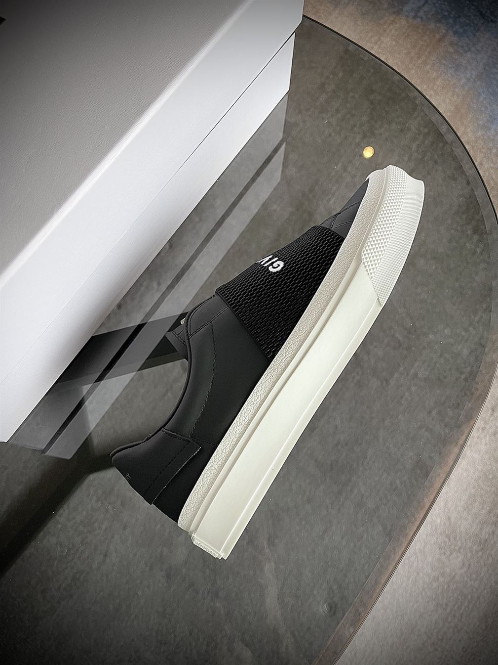 GIVENCHY SNEAKERS WITH ELASTIC BAND - GVC002