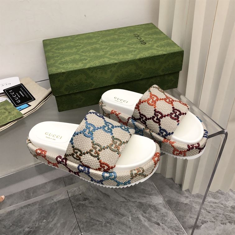 GUCCI ANGELINA EMBROIDERED LOGO PLATFORM SLIDE SANDAL - GSL026