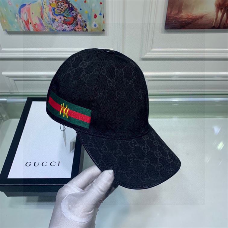 GUCCI GG CANVAS BASEBALL HAT